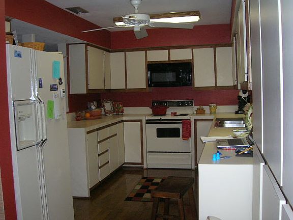 3rd image of 1301 Country Ln