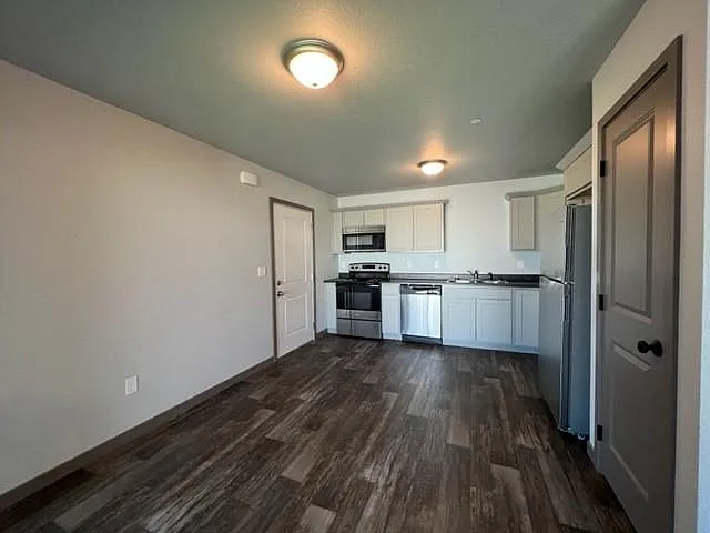1 bed, 742 sqft, $1,050 — Photo 4