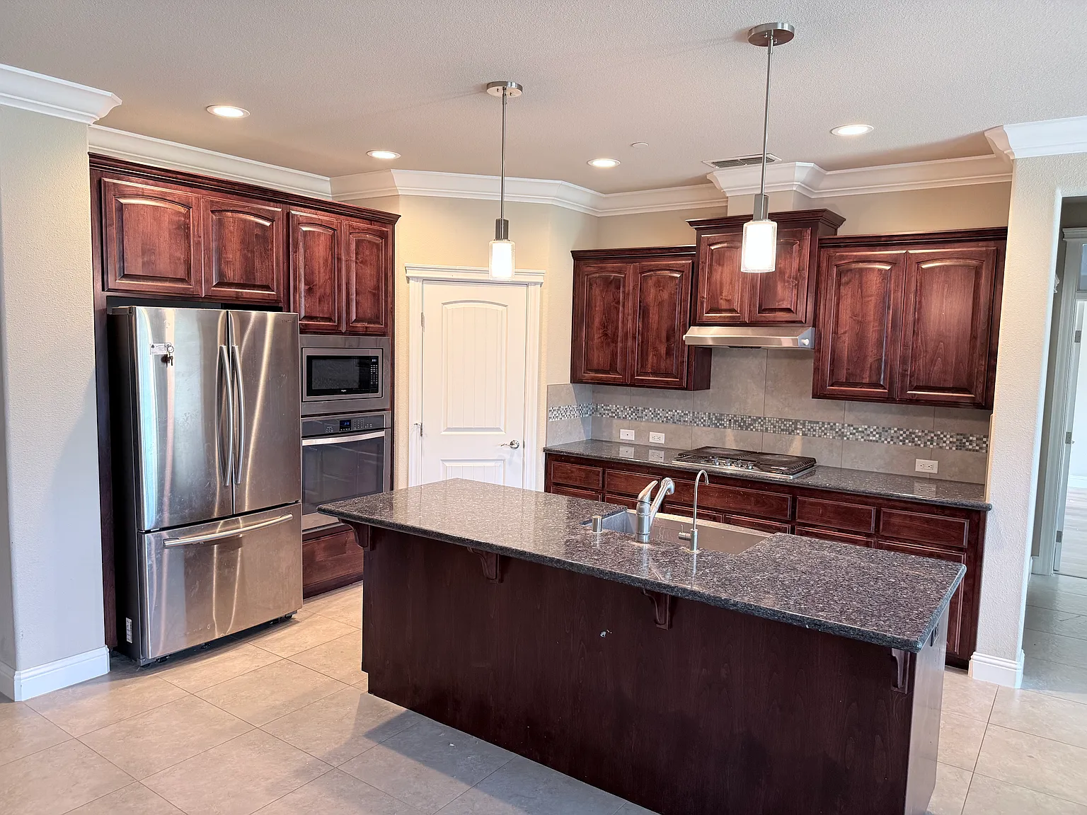 4 bed, 2038 sqft, $2,799 — Photo 4