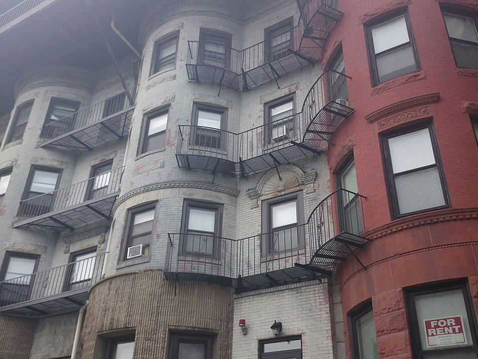 2nd image of 856 Beacon St APT 6