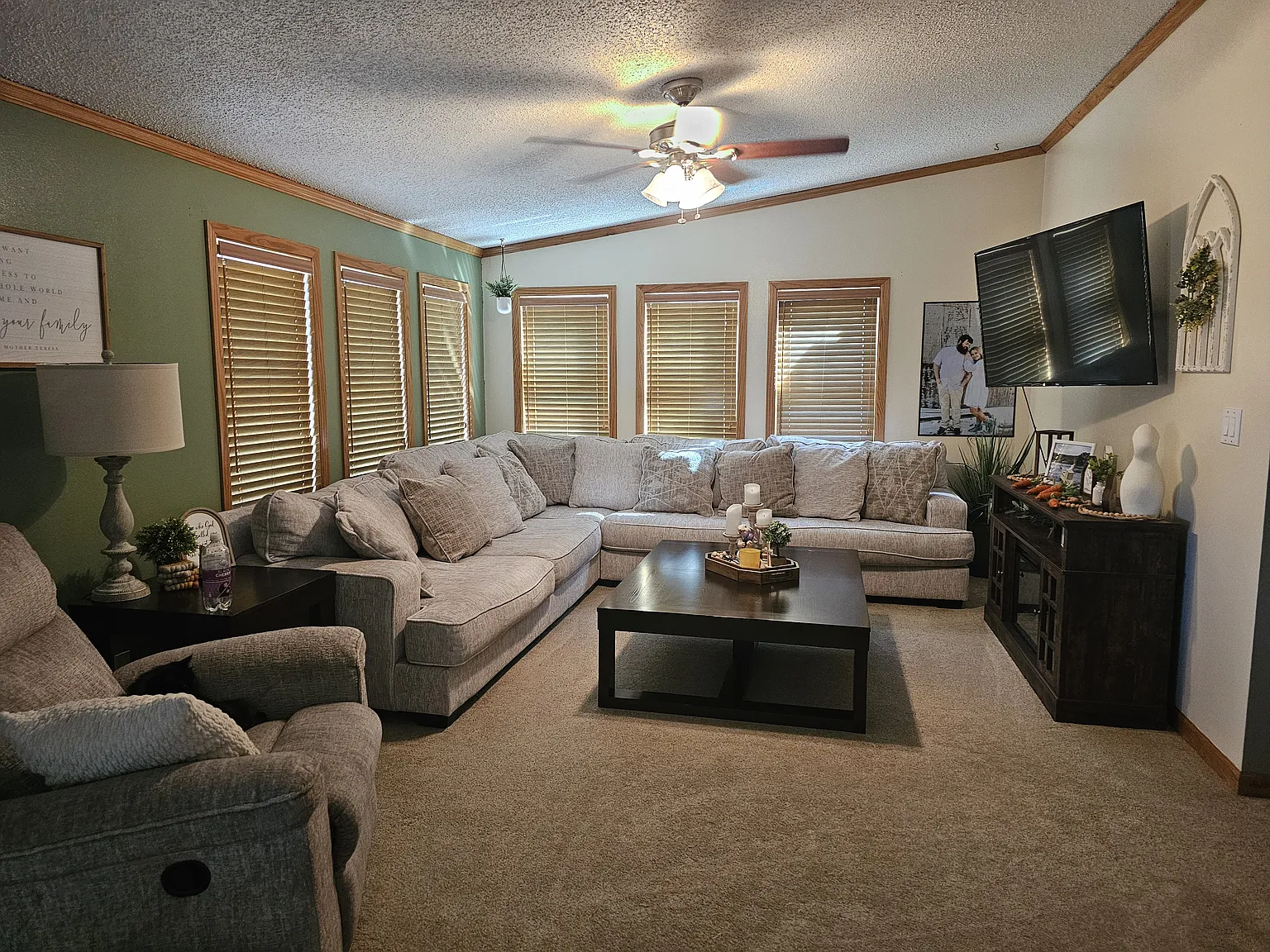 3 bed, 3740 sqft, $1,600 — Photo 3
