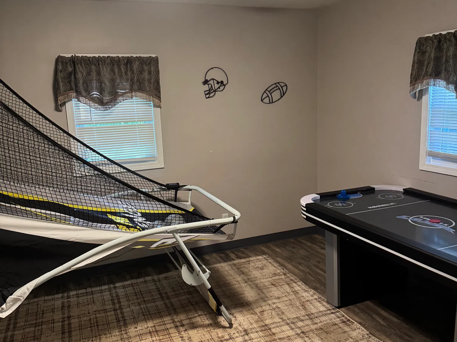 8 bed, 3600 sqft, $2,100 — Photo 4