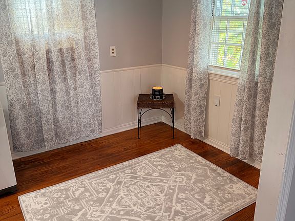 5th image of 2323 1/2 N Gatewood Ave