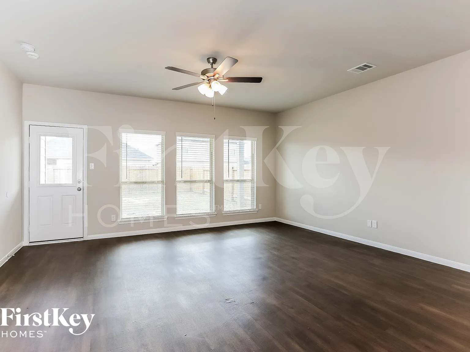 4 bed, 2.5 bath, 2152 sqft, $2,585 — Photo 3