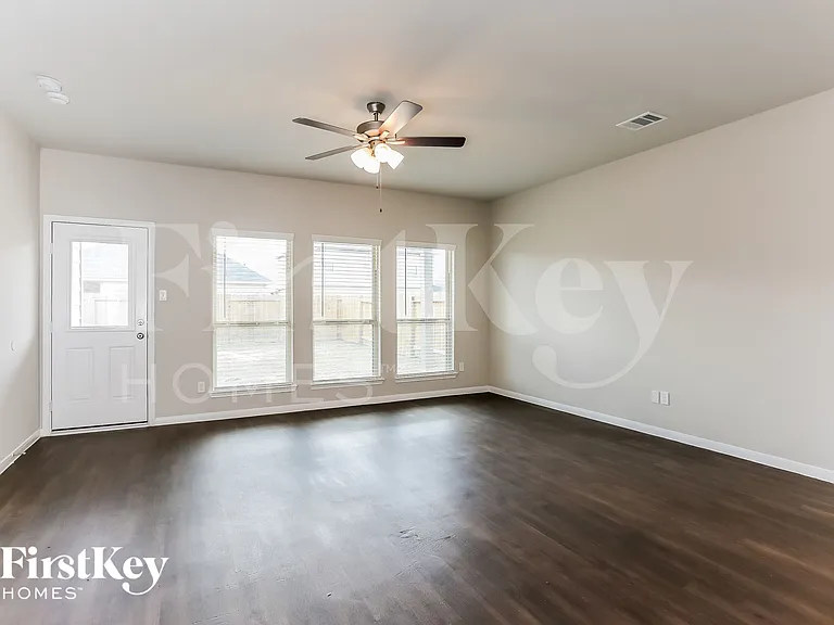 7215 Victorville Dr — Photo 3