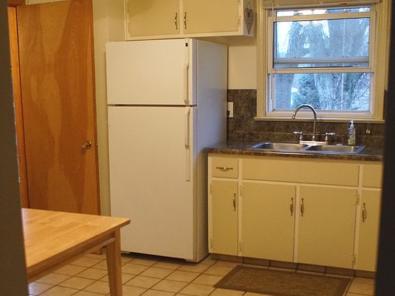 5th image of 5612 S 114th St
