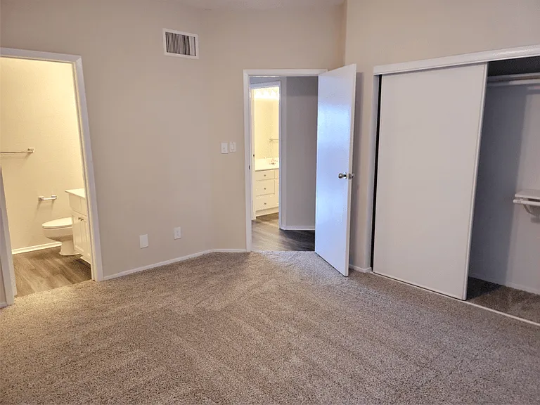 Augusta Court Apartments — Photo 47