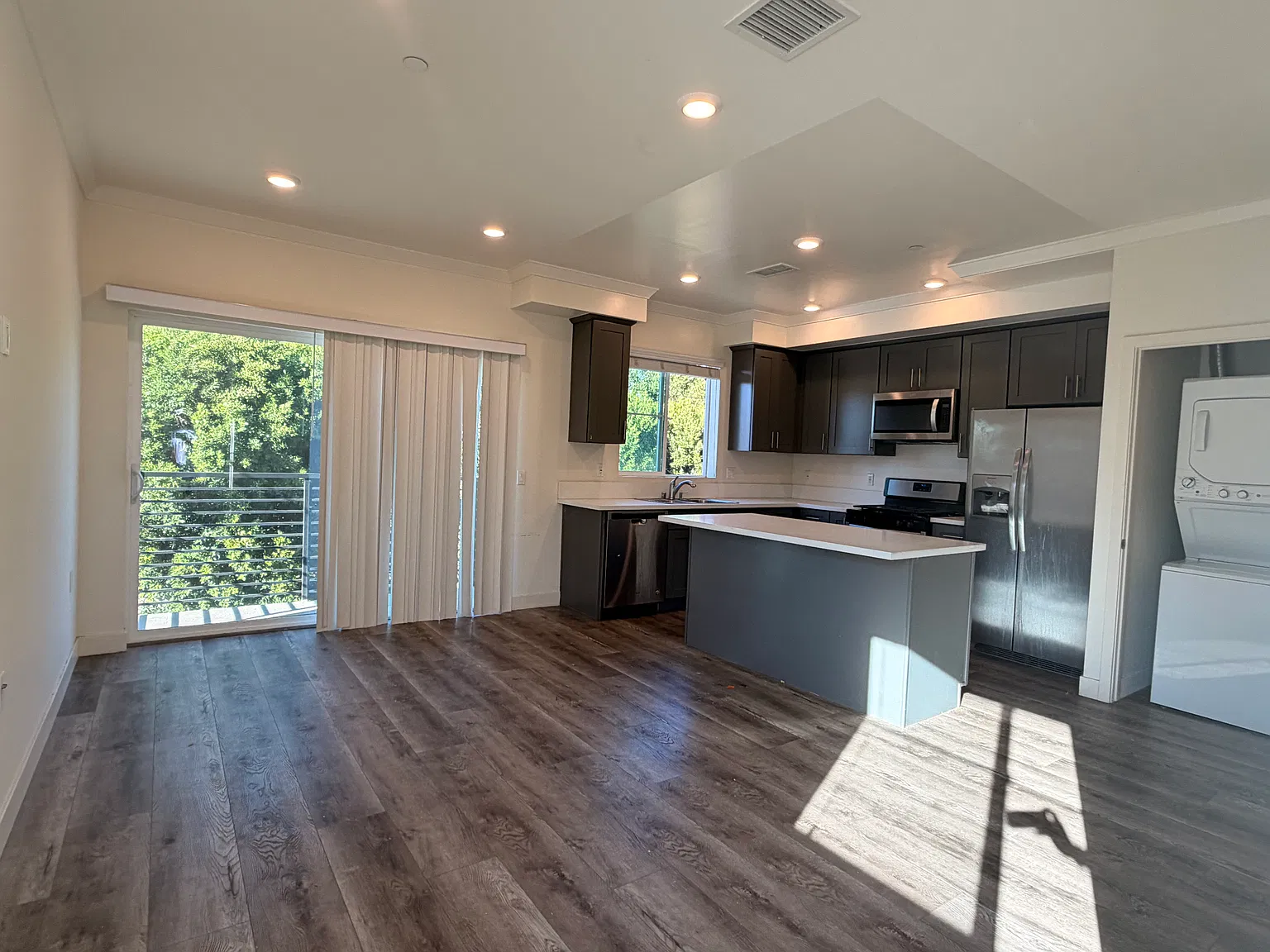 2 bed, 2.5 bath, 1150 sqft, $2,850 — Photo 3