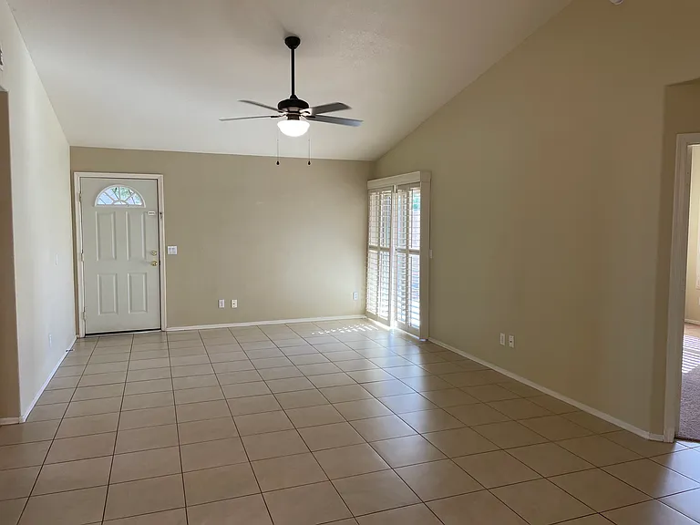 8949 W Kathleen Rd — Photo 5