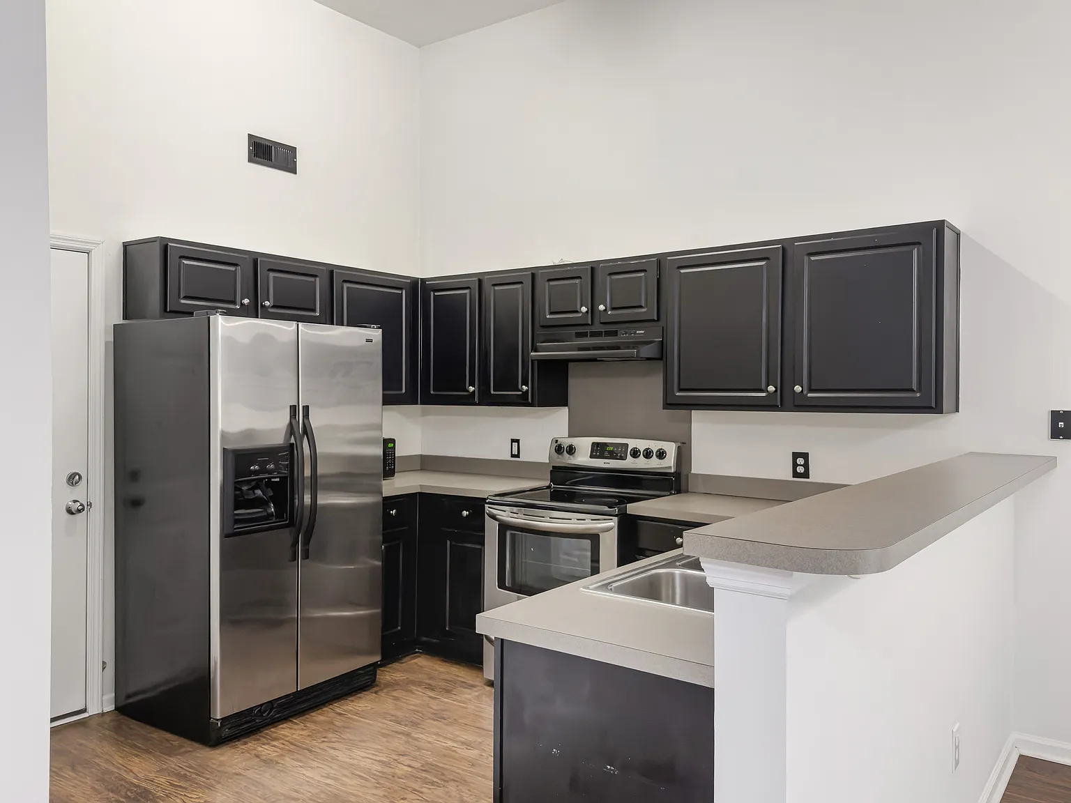 3 bed, 1157 sqft, $1,950 — Photo 3