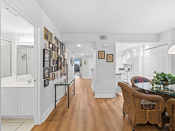 3rd image of 426 Bouchelle Dr APT 301