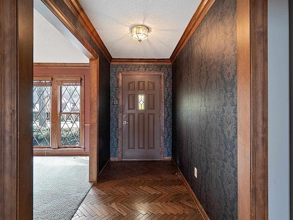 4th image of 1862 Elmhurst Dr