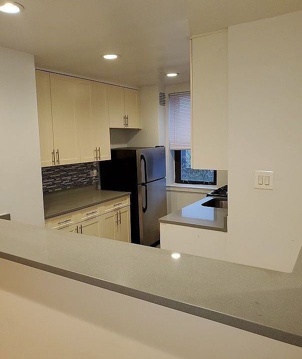 1st image of 3135 Crescent St APT 7K