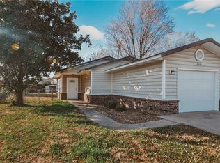 806 SW Tater Black Rd, Bentonville, AR 72712