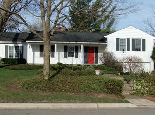 712 Hawthorne Ln, Geneva, IL 60134