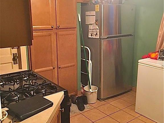 4th image of 99 Ross Ave