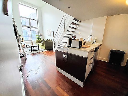 4th image of 18 Meserole St APT 2A