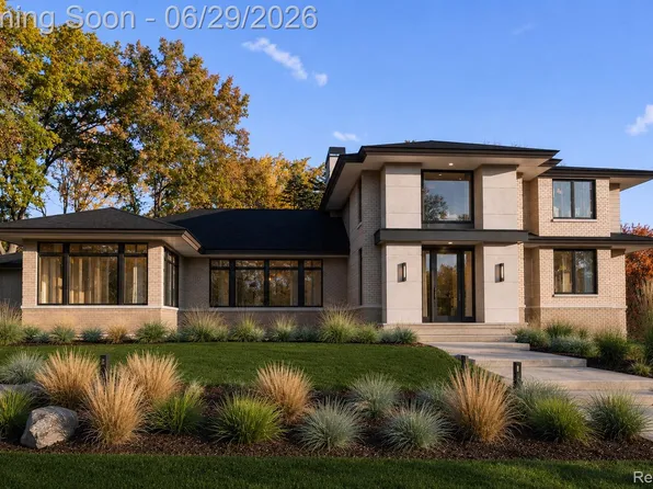 1465 Sodon Lake Dr, Bloomfield Hills, MI 48302