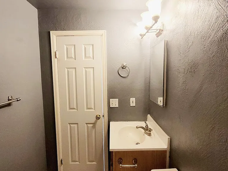 112 N Walnut St — Photo 10