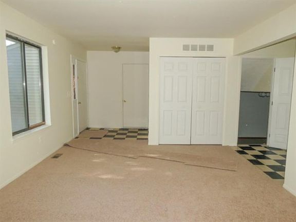 4th image of 8465 Berkshire Dr