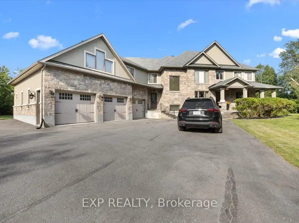 130 Ironstone Ct, Ottawa, ON K2S 0L4