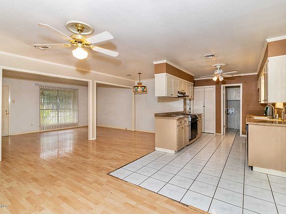3rd image of 225 Orangewood Dr