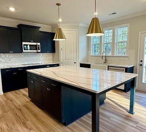 7th image of this home