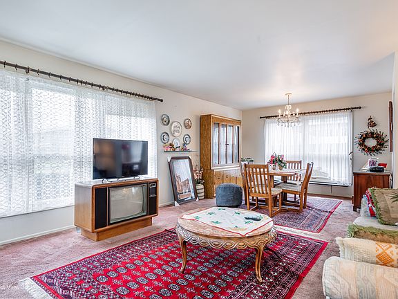 2nd image of 1980 Chippendale Rd