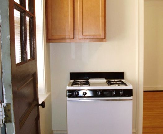 3rd image of 4431 N Winchester Ave APT 3A