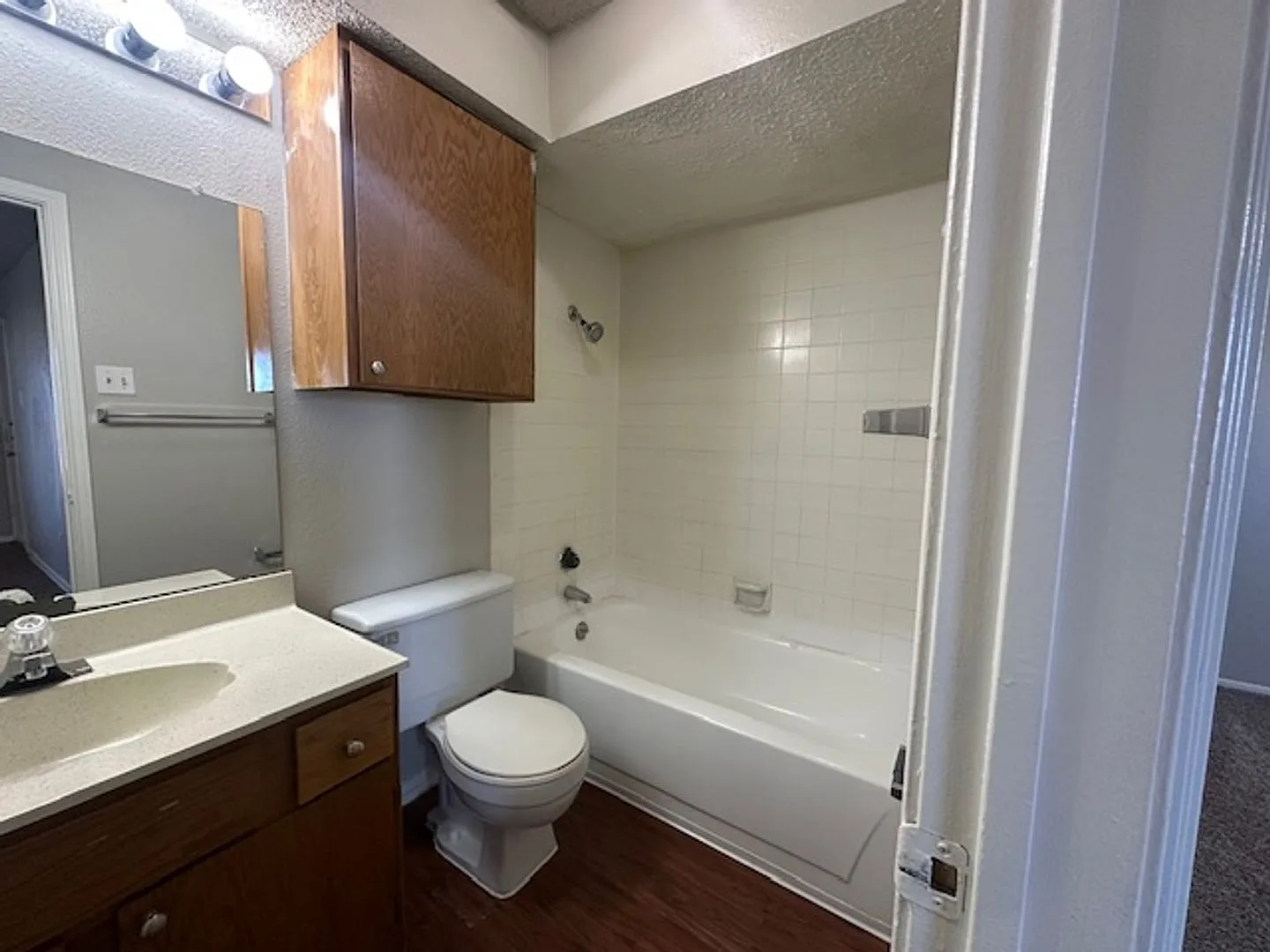 Bentwood Apartments — Photo 3
