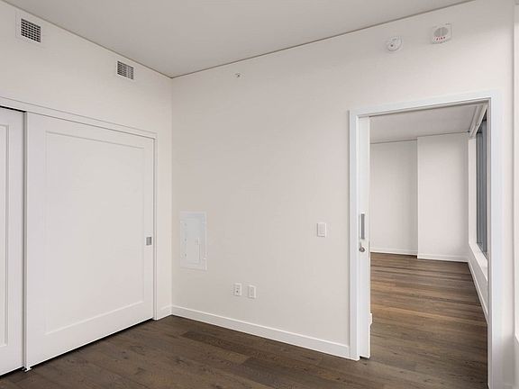 4th image of 2550 6th Ave W