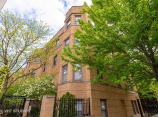 734 W Barry Ave, Chicago, IL 60657