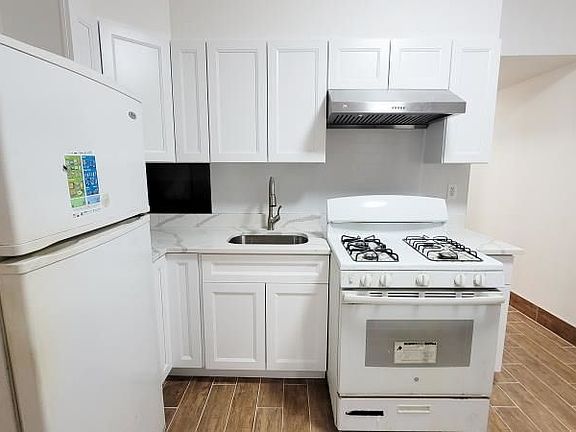 5th image of 233 Henry St APT 2
