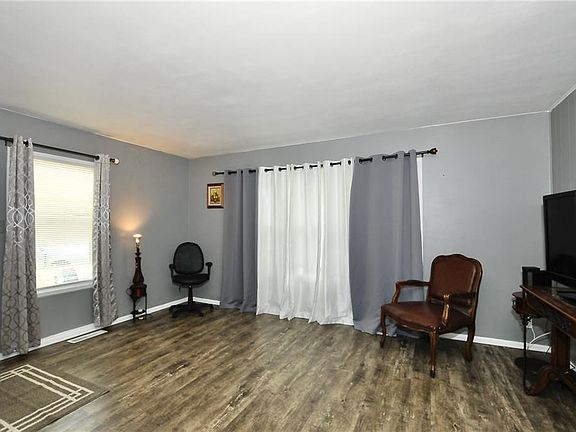 3rd image of 3021 W Midvale Dr