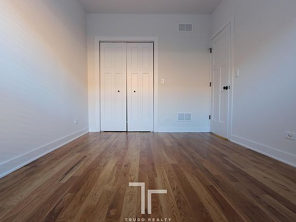 4th image of 2201 W Eastwood Ave #5