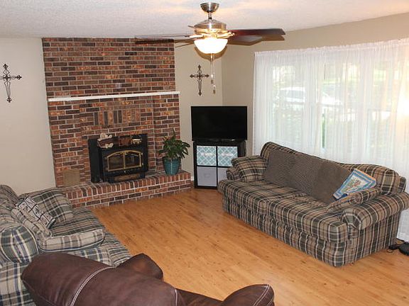 5th image of 134 Valley View Dr