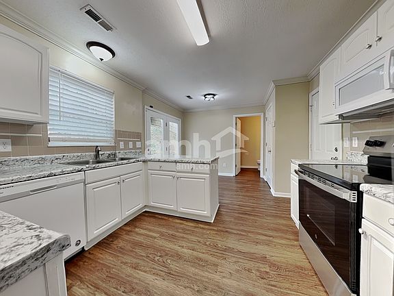 4th image of 1405 Randall Park Dr