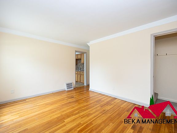 4th image of 23721 Brittany Ave