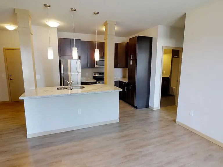 902 Drake St — Photo 55