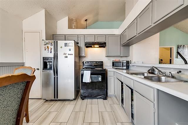 1st image of 343 Saunders Dr