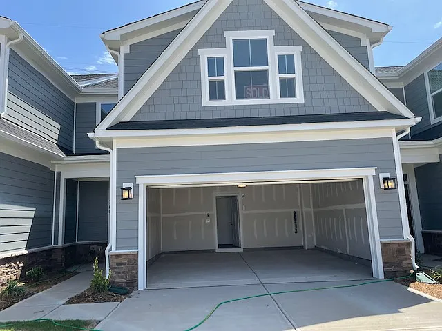 760 Hazel Way — Photo 8