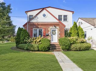 59 Hull Ave, New Hyde Park, NY 11040