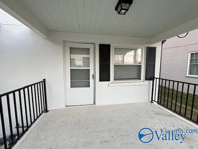 1410 Wells Ave SE — Photo 3