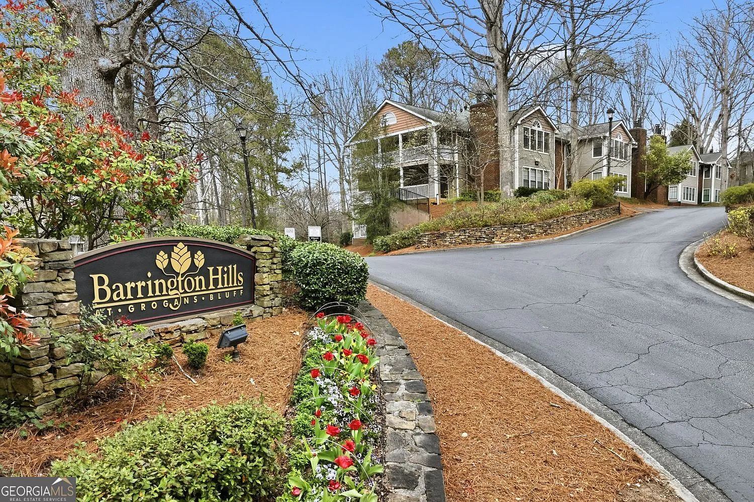 112 Barrington Hills Dr photo 1