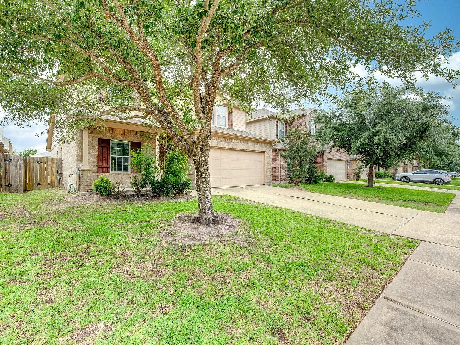 4 bed, 2.5 bath, 2378 sqft, $2,300 — Photo 3