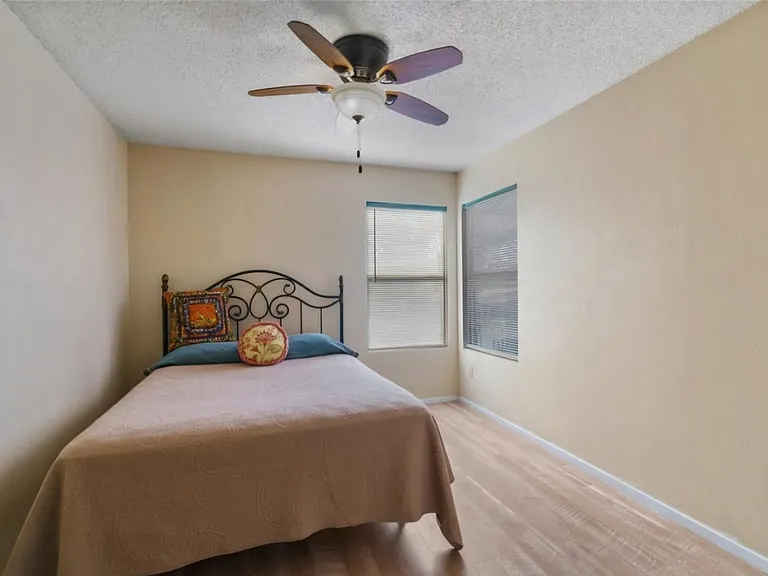 6121 Duchess Dr — Photo 9