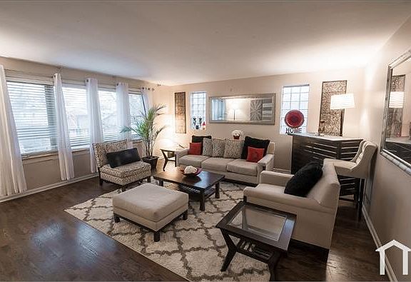 2nd image of 6524 N Rockwell St #2