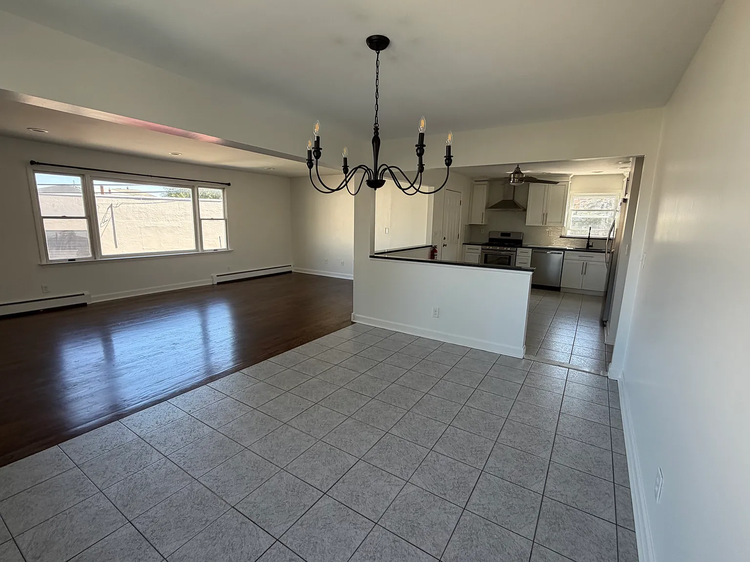 2 bed, 2504 sqft, $2,950 — Photo 2