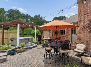 125 River Point Dr, Yorktown, VA 23693