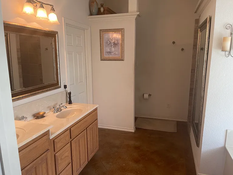 10717 Greenview Ct — Photo 11